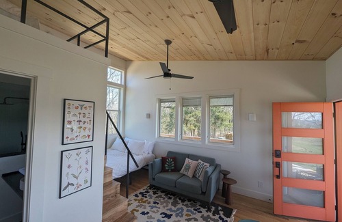 Frankfort Cabin | Scenic Highgrounds Modern Cabin on a Quiet Farm - Chicory