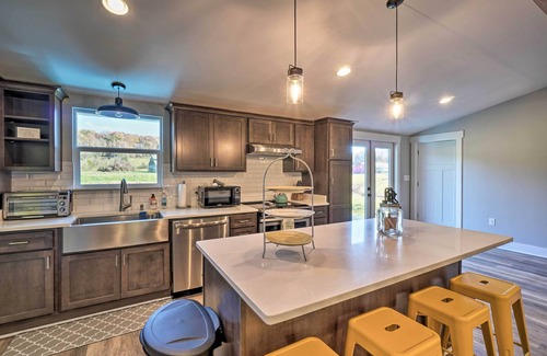 Cleveland House | Scenic Home on 20-Acre Farm: Families Welcome