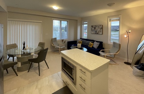 Stoney Creek House | Scenic House , Hosted by Salman in Hamilton