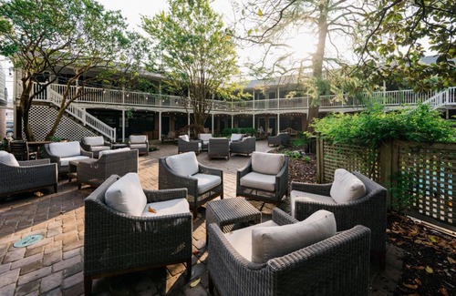 Country Club Estates Apartment | Scenic King Room | Garden Views & Easy Access