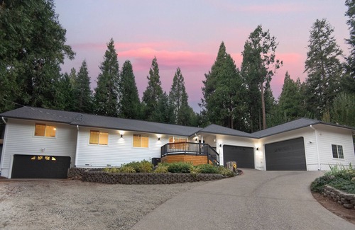 Pollock Pines House | Scenic Mountain Retreat - Hot Tub, Wineries, Lakes