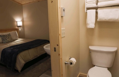 Fishhook Cabin | Scenic Mountain Setting Cabin #3 at Peak Lodging
