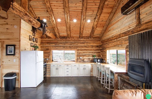 Blanding Cabin | Scenic Mustang Cabin