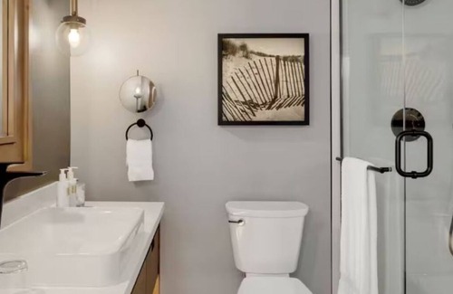 Goat Island Hotel | Scenic Newport Escape Offering Water Views & Multiple Dining Options | 2 Units
