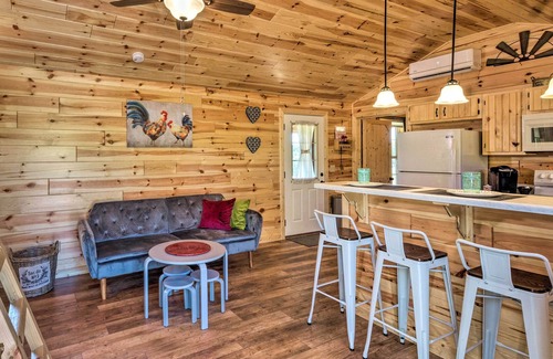Cub Run Cabin | Scenic Retreat w/ Ponds, Waterfall, Cave & More!