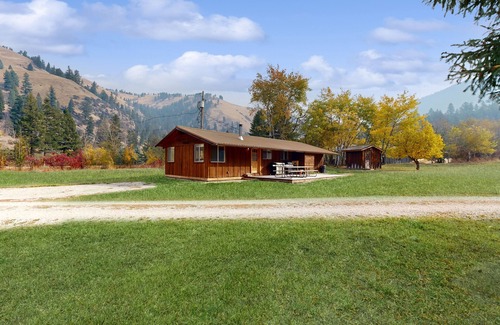 Sula Cabin | Scenic retreat w/two cabins, abundant wildlife, forest views, & fishing