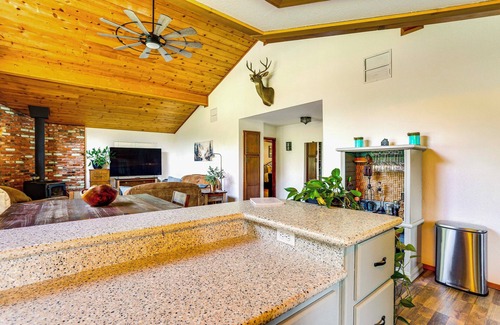 Junction City House | Scenic Riverfront Escape w/Sauna in Junction City