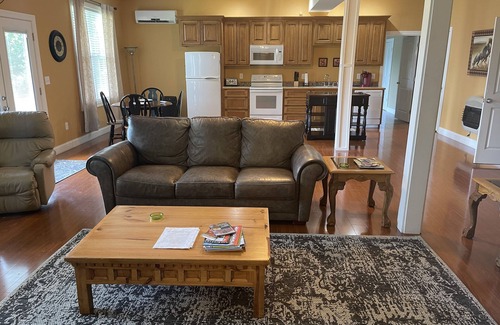 Hendersonville Apartment | Scenic Serenity in the heart of Apple Country