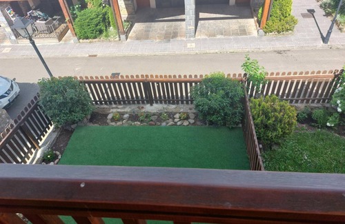 Villanua House | Scenic Stone Mountain House with Garden, 3 Double Bedrooms & Loft, Fully Equipped Kitchen