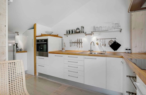 Kirke Hyllinge House | Scenic summer house near quiet lapping waves