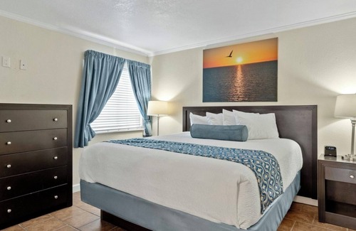 Rocky Point Hotel | Scenic Tampa Escape! Balcony w/Bay View, Outdoor Pool & Free Parking!