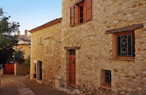 Sainte-Croix-du-Verdon House | Scenic Village Home with Lake Panorama