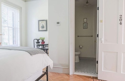 Kingston Hotel | Scenic Views and Modern Comforts! Near Hudson River Maritime Museum