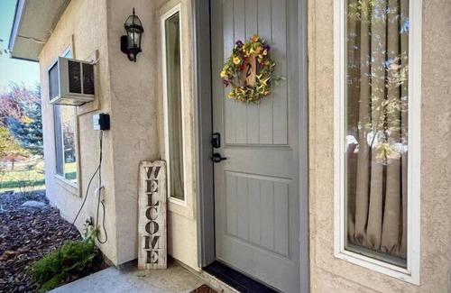 Baker City Cottage | Scenic Views Casita 1 - Cozy Studio for 2, Local Golfing 50% Off!