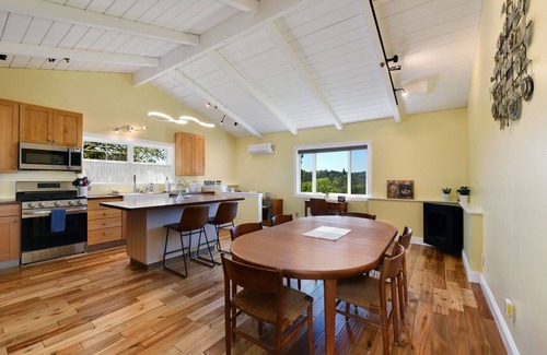 Forestville House | Scenic Vista House Overlooking Russian River Valley