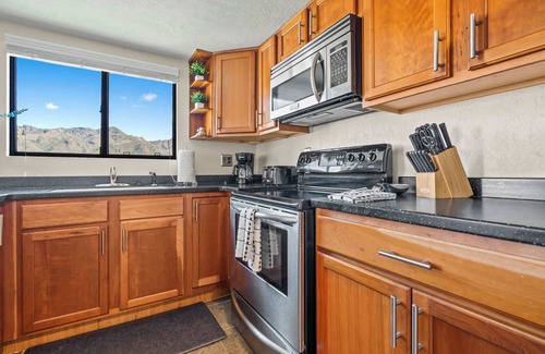 Tucson House | Scenic1BR | Mountain Views, Pool, Spa & Pickleball