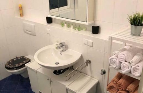 Kleinbreitenbach Apartment | Schöne 128qm große Ferienwohnung in Waldrandlage