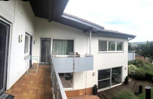 Kleinbreitenbach Apartment | Schöne 128qm große Ferienwohnung in Waldrandlage