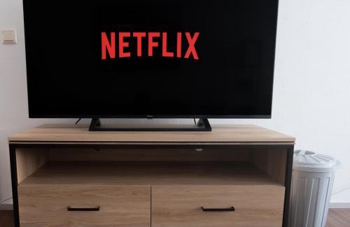 Lampertheim Apartment | Schöne 2 Zimmerwohnung mit UHD-TV, großem Balkon und Hängematte