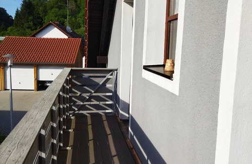 Winzer Apartment | Schöne Atelierferienwohnung mit Balkon a. d. Donau