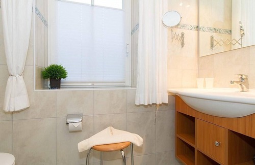 Ostseebad Kuhlungsborn Apartment | Schöne Ferienwohnung an der Ostsee mit Terrasse, Saunabereich und Pool im Haus!