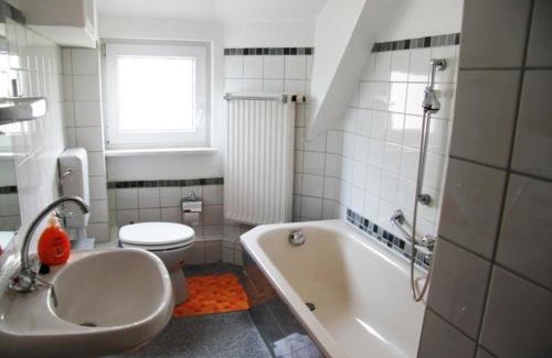 Ebersdorf Apartment | Schöne Ferienwohnung in Ebersdorf mit Grill und Garten