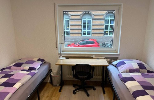 Weststadt Apartment | Schöne, Große und Tolle Wohnung mit Balkon in Toplage - Appartement mit 3,5 Zimmern