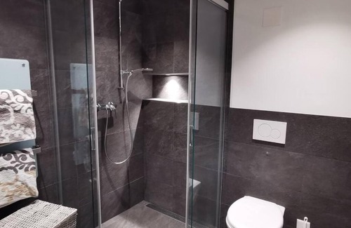 Bilten Apartment | Schöne Unterkunft mit Blick in die Glarner Berge