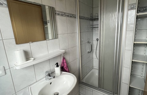 Grimmelfingen Apartment | Schönes Zimmer mit Integriertem Bad - Ideal für Geschäftsreisen