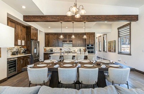 Ponderosa Palisades House | Schaffer's Mill Luxurious Mountain Escape w/Hot Tub, BBQ, Firepit & EV Charger