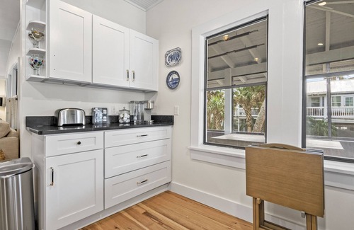 Atlantic Shores Cottage | Schmidt’s Creek Beach Cottage Top Level pets welcome