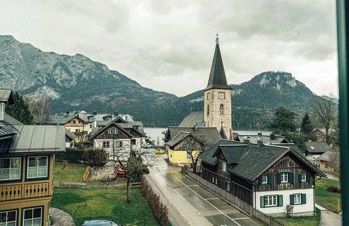 Altaussee Apartment | Schnitzler Apartment | Kitchen | Parking | Garden