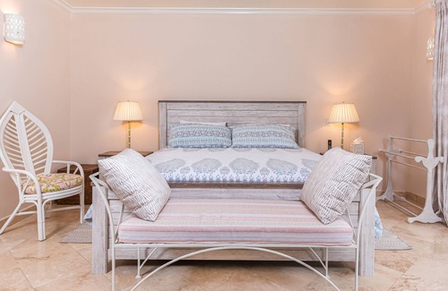 Schooner Bay Apartment | Schooner bay is a beachfront condominium with a freeform swimming pool as the focal point