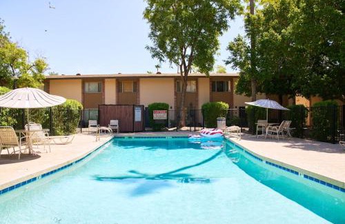 Fashion Square Apartment | Scott Getaway - Walkable to Old Town, remodeled space, heated pool!