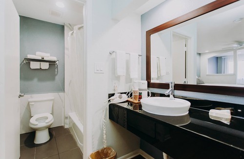 Clear Lake Shores Hotel | Scottish Inns and Suites - Near Kemah Boardwalk
