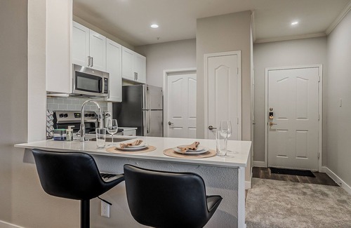 North Scottsdale Apartment | Scottsdale 2BR Pool Gym Free Parking Central