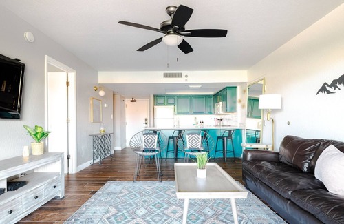 Inner Circle Condo | Scottsdale stay with MTN view+pool