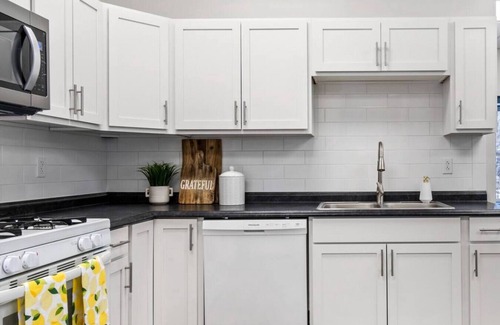 Scottsville Apartment | Scottsville 4-Bdrm Loft/Sleeps 6/Onsite Parking