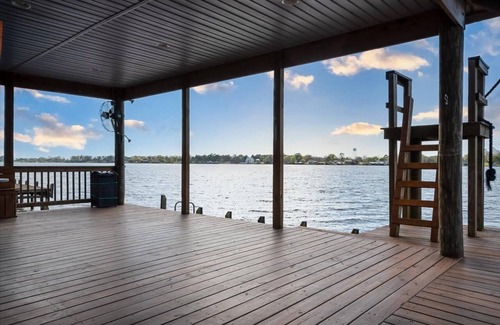 Ventress House | Screened porch and private pier on False River