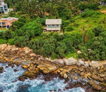 Nilwella House | Screwpine Beach Villa