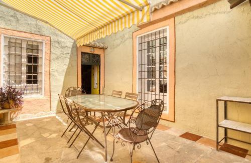 Monovar House | Señores y Tía Juana
