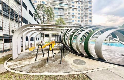 Bandar Puchong Jaya Apartment | SE 1-10Pax Puchong 2Room 5Bed Sky Pod IOI Mall LRT