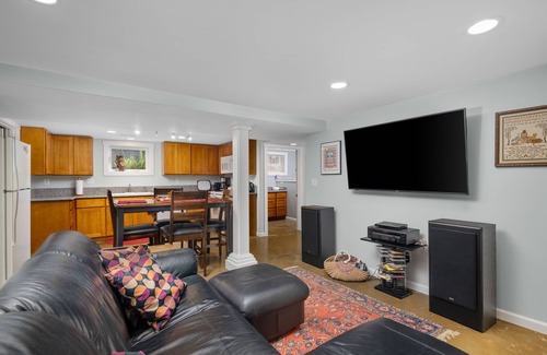 Hosford-Abernethy Apartment | SE 1BR w/Laundry & Fireplace