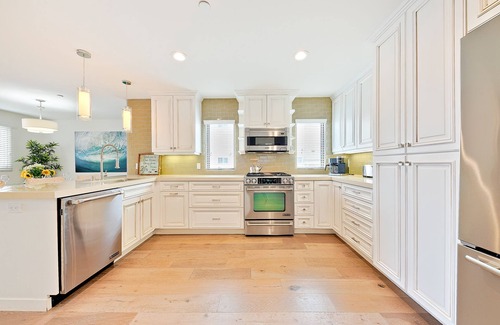 Beach Barber Tract House | Sea and Palms 2 - Modern condo with ocean views, walk to beach and restaurants