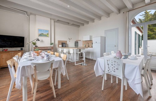 Saint-Michel-Chef-Chef Ski Chalet | Sea - beach facing family villa for 12