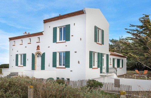 Saint-Michel-Chef-Chef Ski Chalet | Sea - beach facing family villa for 12