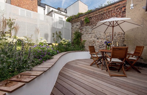 Montpelier House | Sea Breeze 3 bed cottage with garden & parking (sleeps 10) by MyHolidayLet