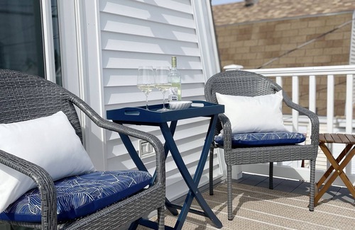 Hampton Cottage | Sea Breeze Cottage - newly renovated - sleeps 6