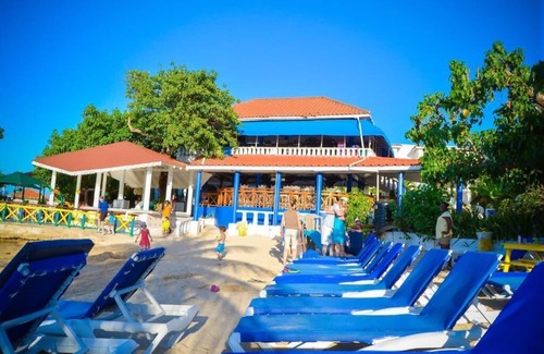 Runaway Bay Condo | Sea Breeze Escape - Resort Condo in Runaway Bay