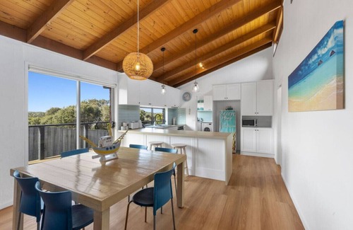 Ocean Grove House | Sea Breeze on Orton 3 minute walk to the beach